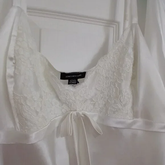 Jones New York White Satin Gown and Robe Set